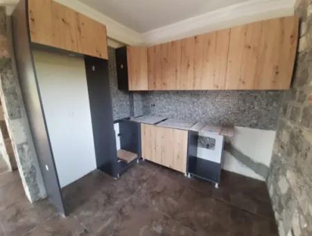 Zeytinalanında 930M2 Arsa İçinde 3+1 Satılık Taş Ev