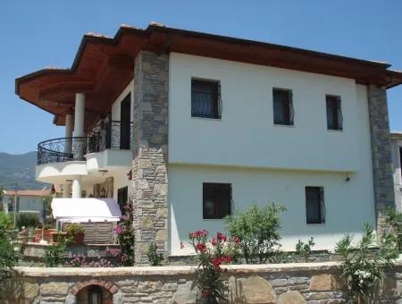 Dalyan'da Satılık Villa Dalyan Gülpınarda  800M2 Arsa İçerisinde 4+1 Salık Lüks Villa